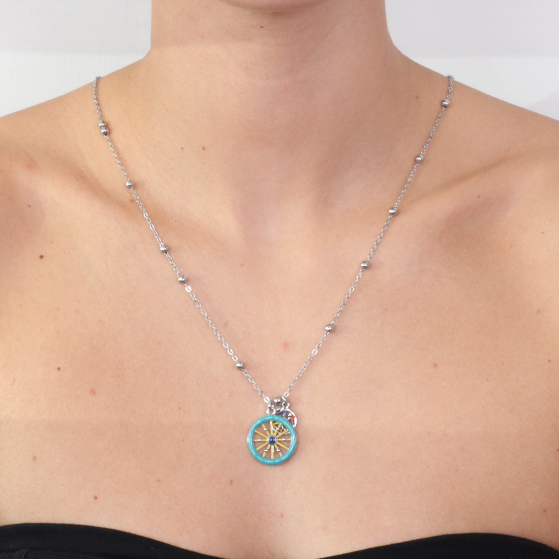 Collana in Metallo con ruota carretto siciliano impreziosito da smalti colorati