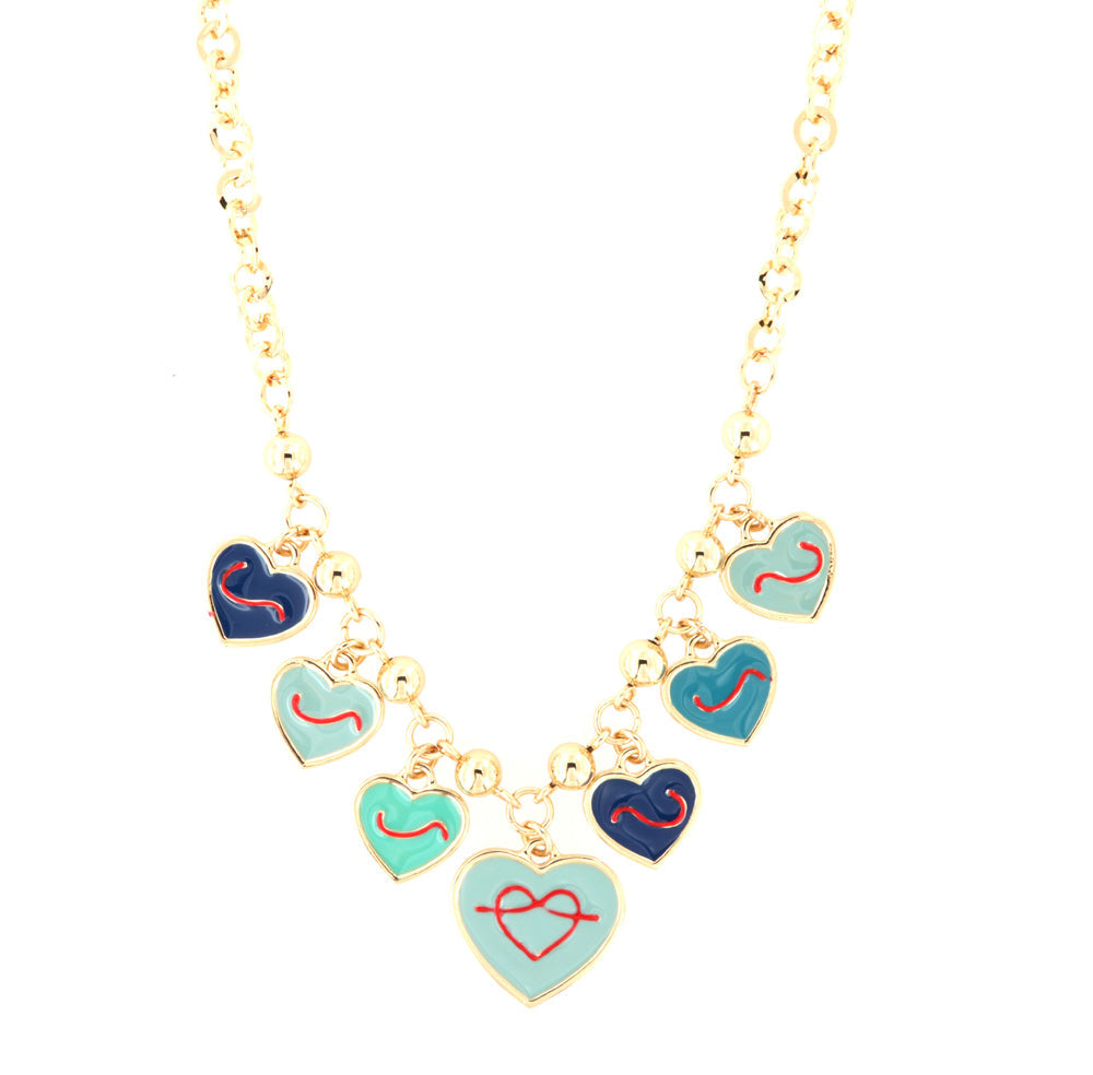 Collana in Metallo con cuori pendenti impreziositi da smalti nelle tonalità del verde e disegno fili in smalto rosso