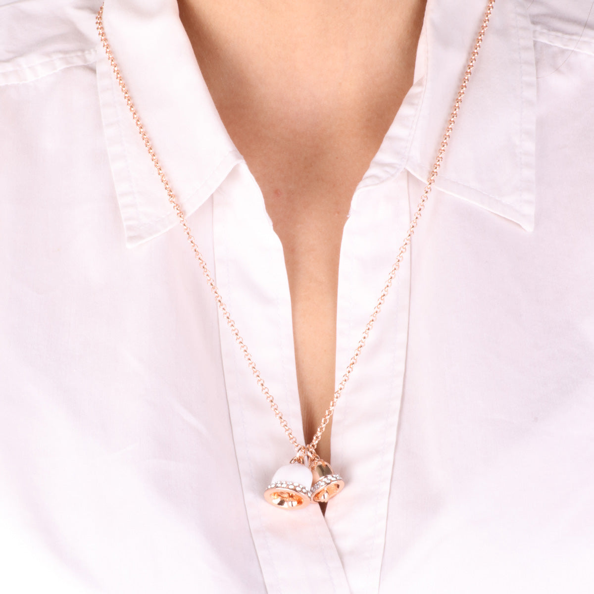 Collana in Metallo con campanelle portafortuna smaltata bianca e con cristalli bianchi