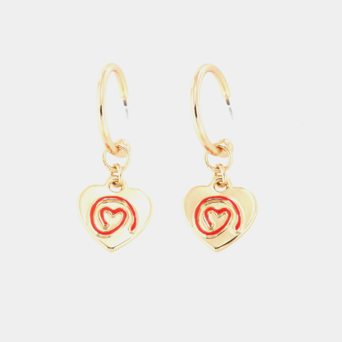 Orecchini in Metallo cerchietto con cuori pendenti in smalto rosso