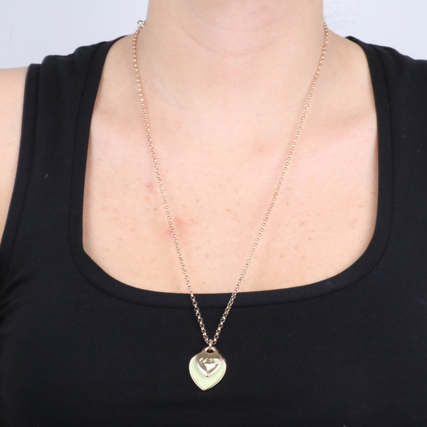 Metal necklace with heart pending in green enamel