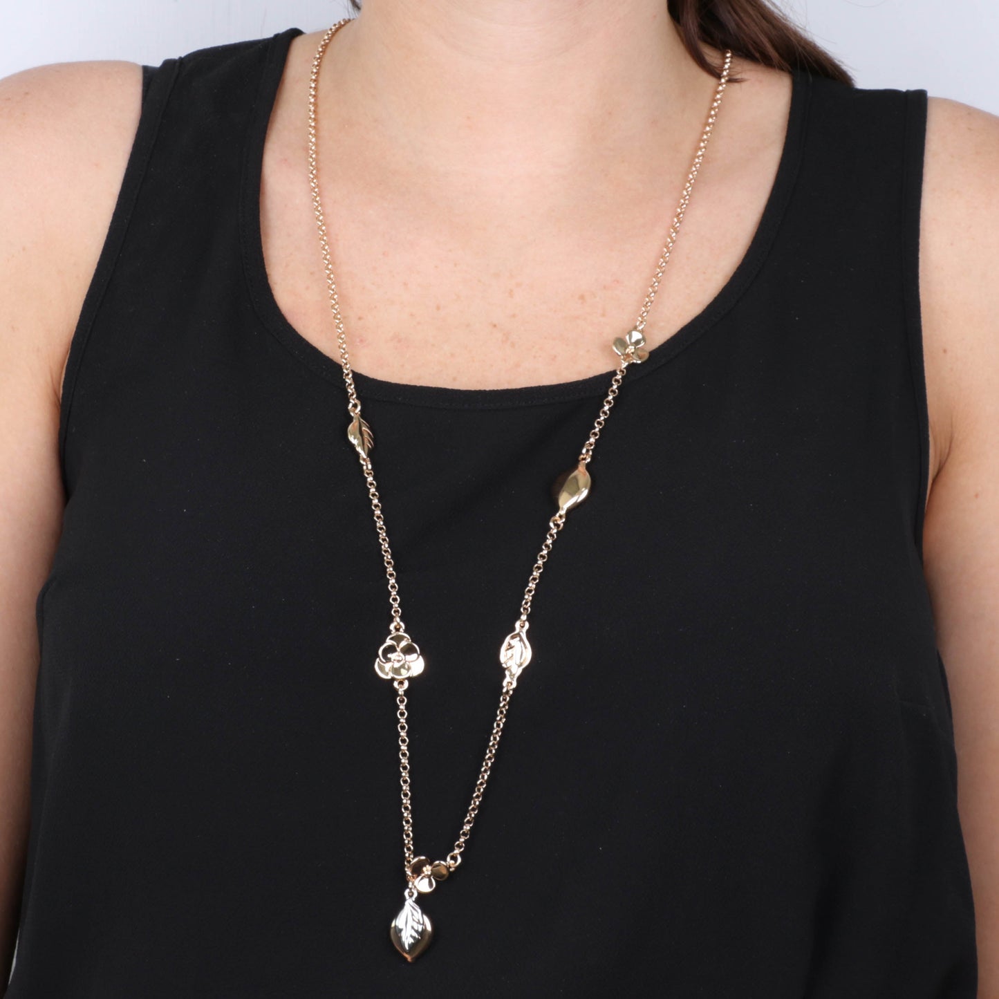 Long chain metal necklace, with lemon pendant with two -tone leaf