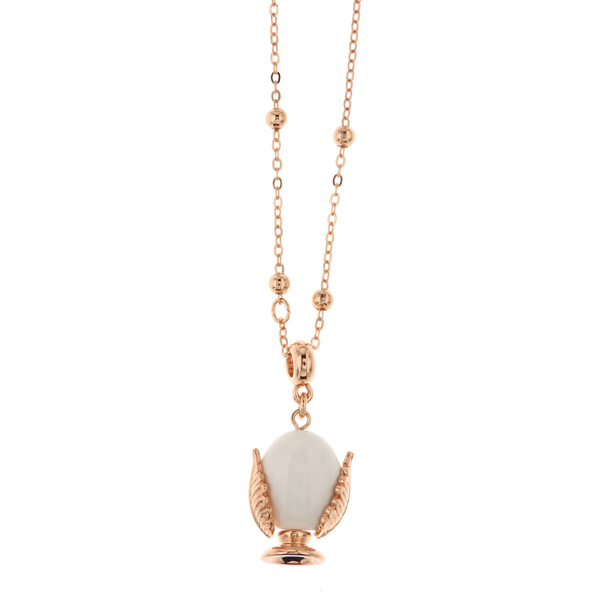 Metal necklace with white enameled lucky pumo