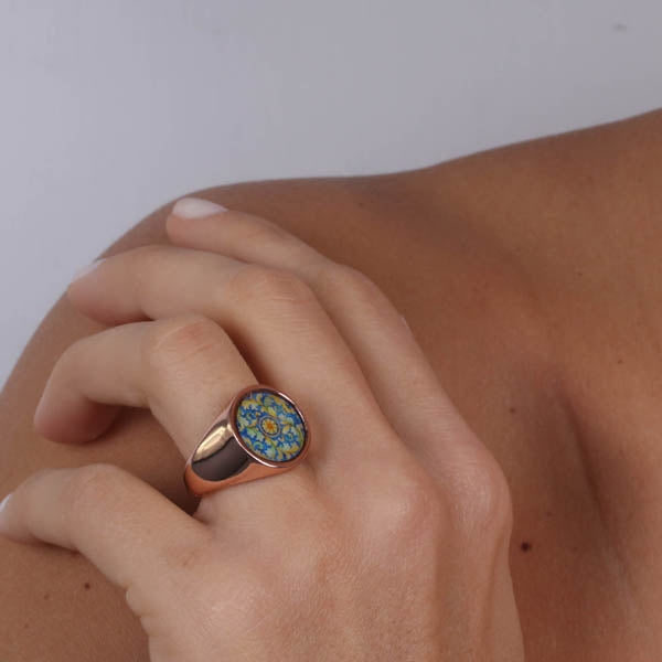 Sigillo metal ring, with colored majolica design inspired by the island of Sicily