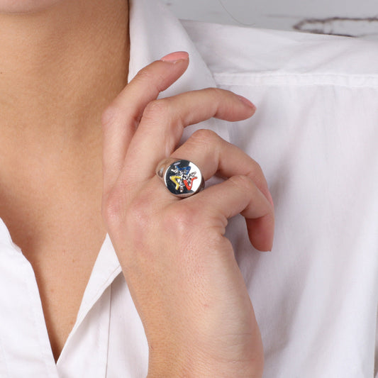 Sigillo metal ring, with relief Trinacria, embellished with colored glazes