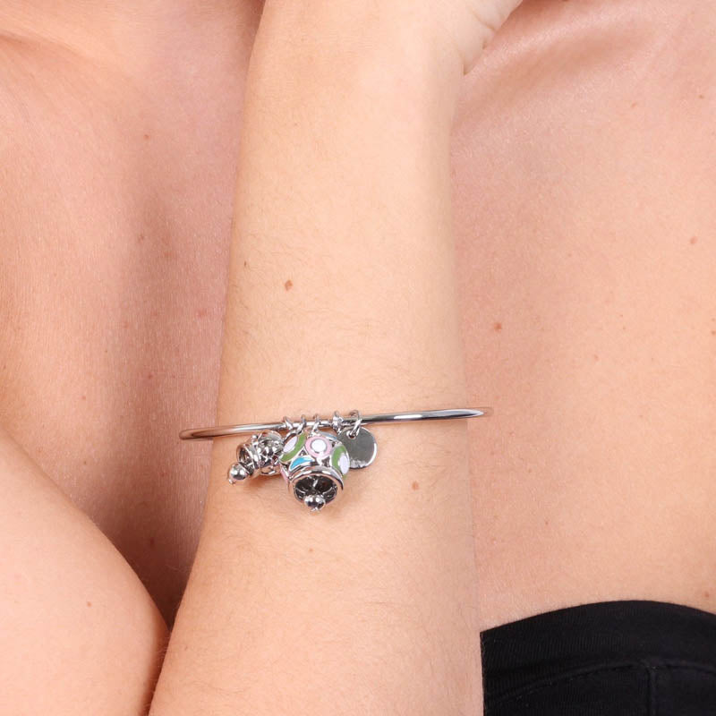 Rigid metal bracelet with colored bell and small bell with hearts with hearts