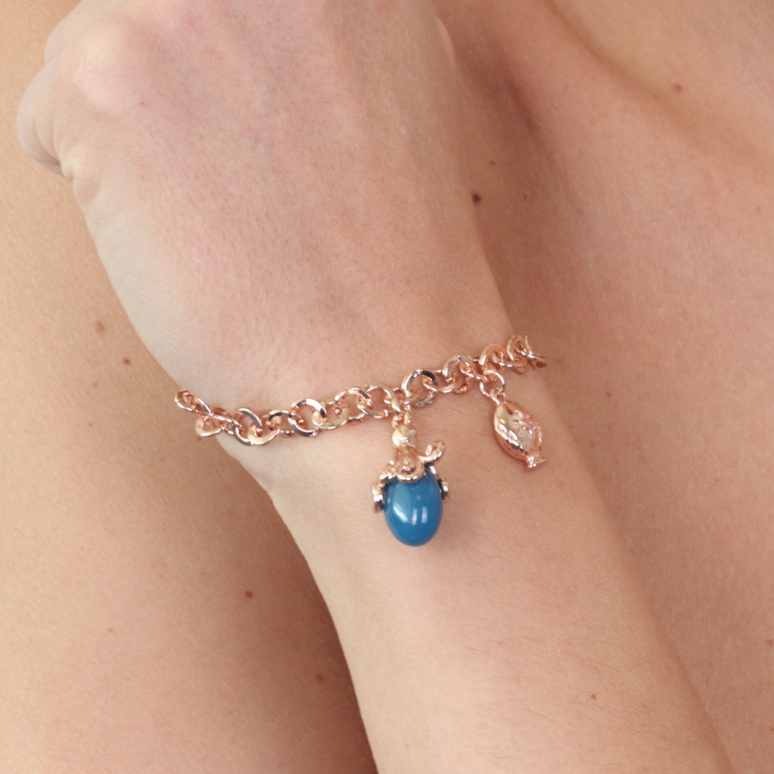 Metal bracelet with pendant olive embellished with colored enamels and lateral mini pumo
