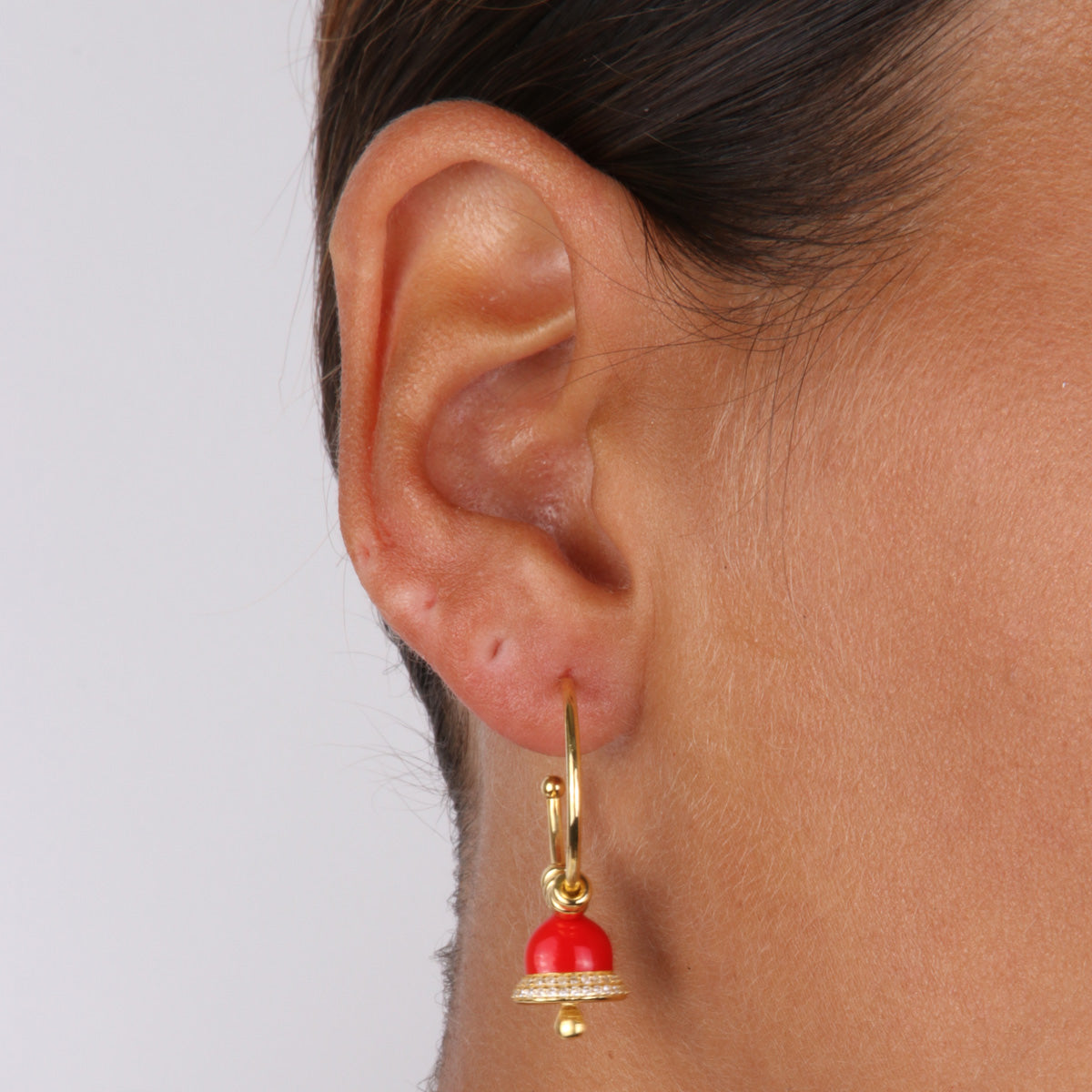 Orecchini in Argento 925 cerchietto con campanella in smalto turchese, impreziosita da zirconi