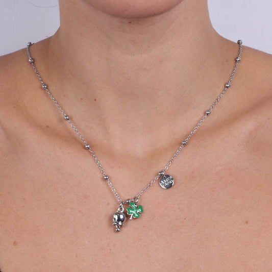 Collana in Metallo  con quadrifoglio pendente in smalto verde e campana bianca pendente