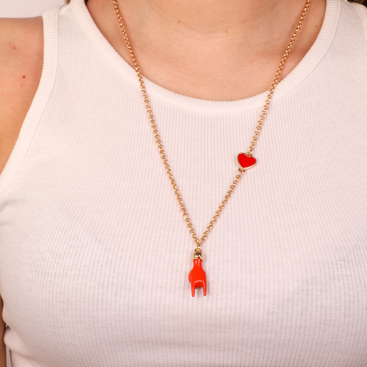 Collana in Metallo con pendente a forma di corna porta fortuna e cuore rosso