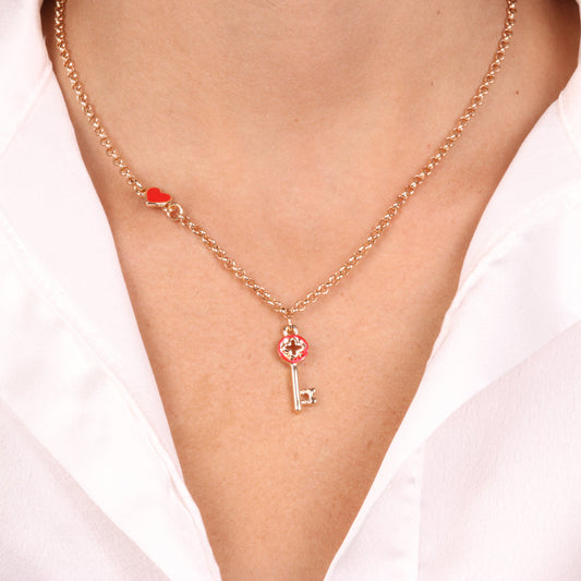 Collana in Metallo con chiave pendente in smalto rosso