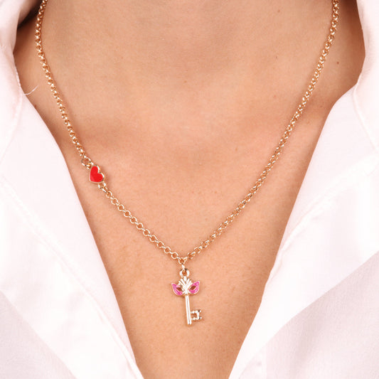 Collana in Metallo con chiave pendente in smalto rosso con maschera