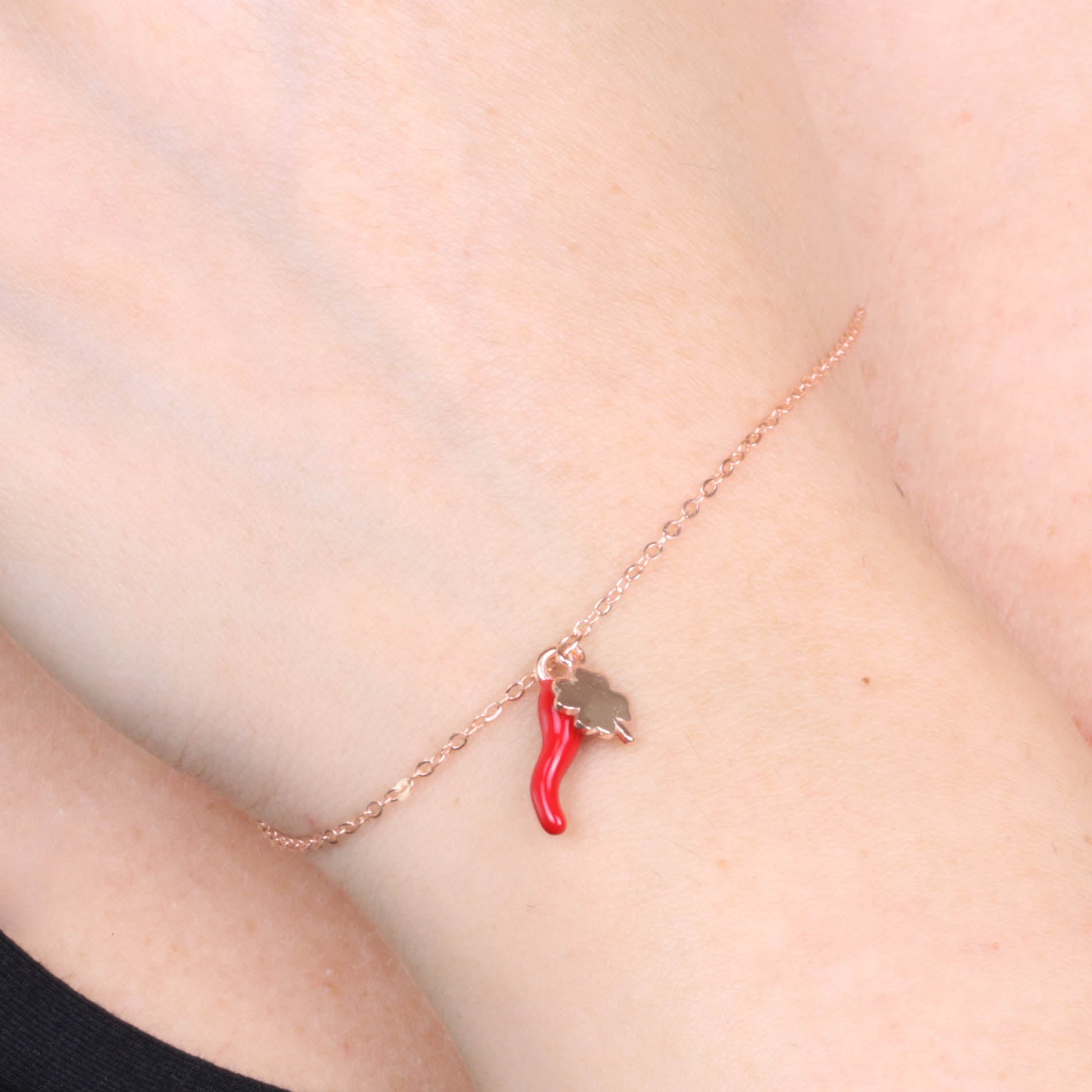 925 silver bracelet with red nail polish and four -leaf core horn