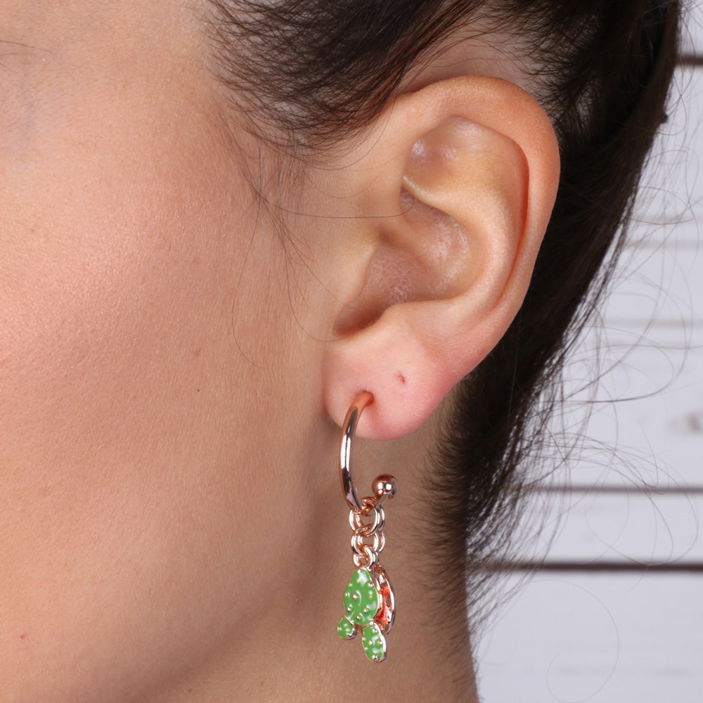 Metal earrings with a circle, with prickly pear and trinacria pendants, embellished with colored glazes