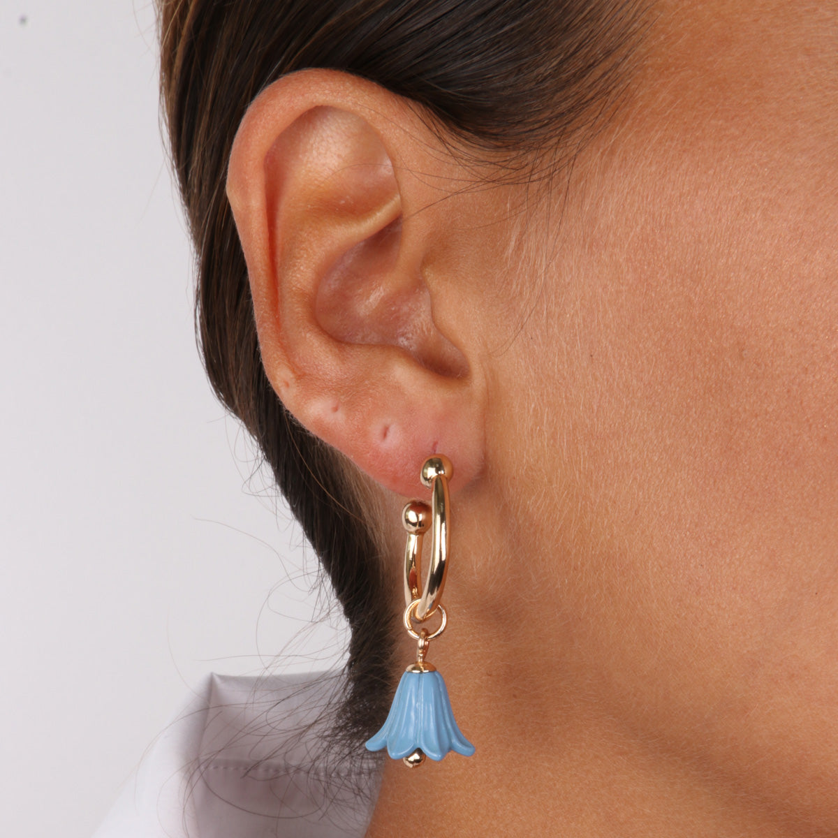 Semicarchie metal earrings with bell -shaped blue bell -shaped bells