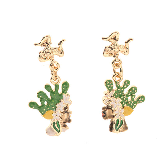 Metal earrings with clip closure with three legs from Trinacria and Moro heads embellished with colored glazes