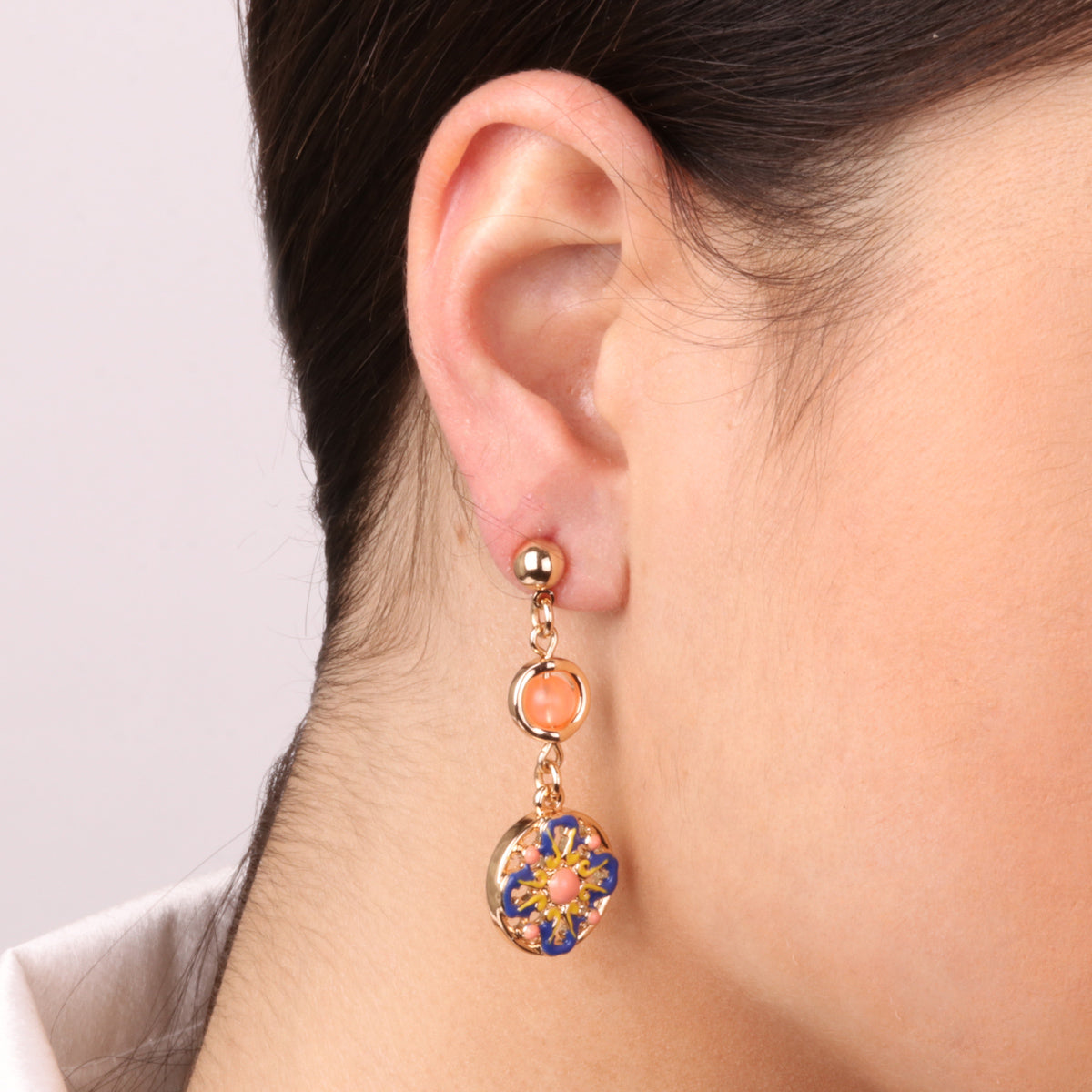 Metal earrings with majolica pendant