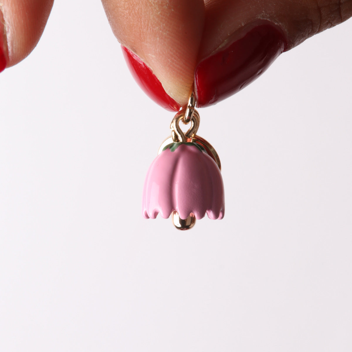 Metal pendant in the shape of a pink margherita embellished with colored glazes