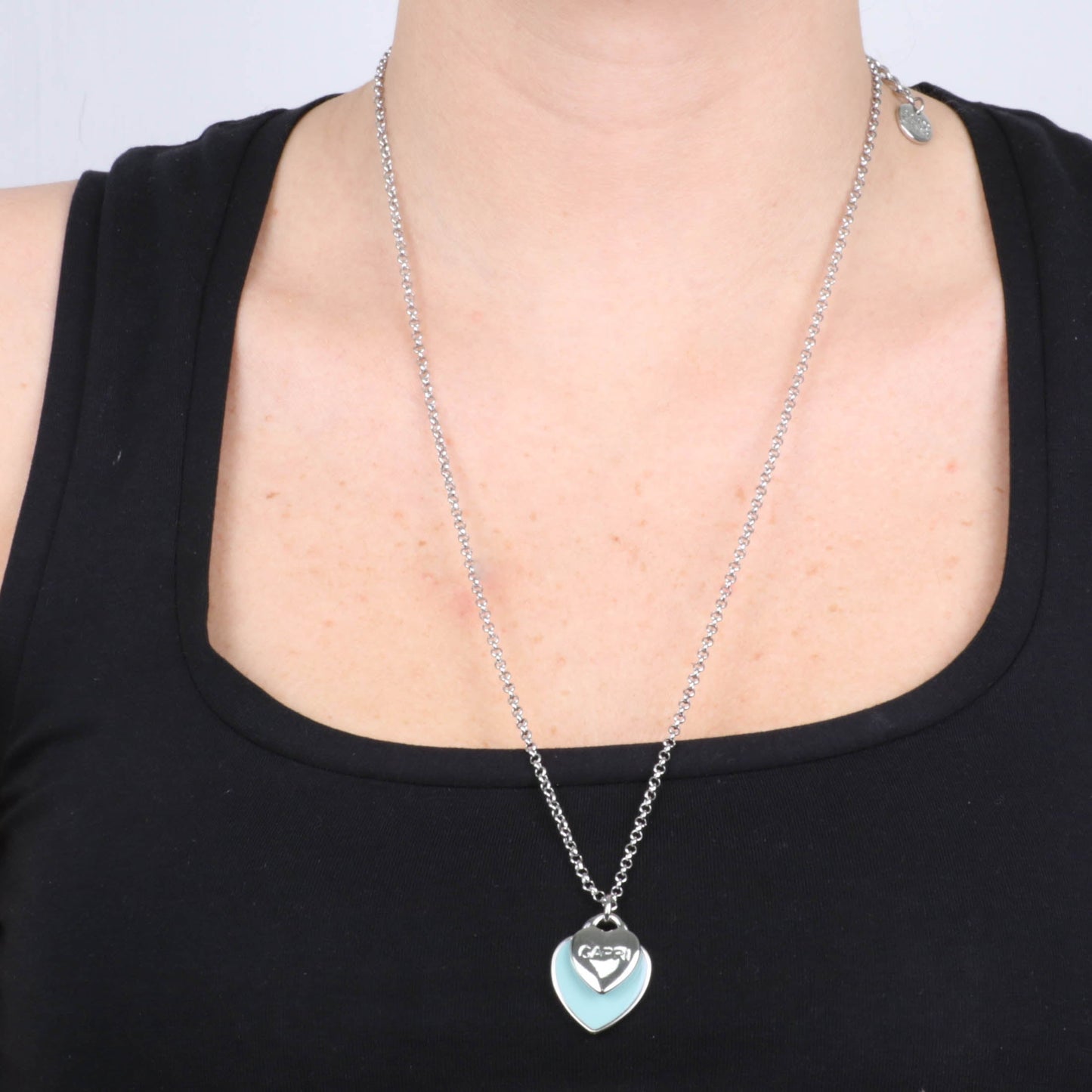 Metal necklace with heart pending in green enamel