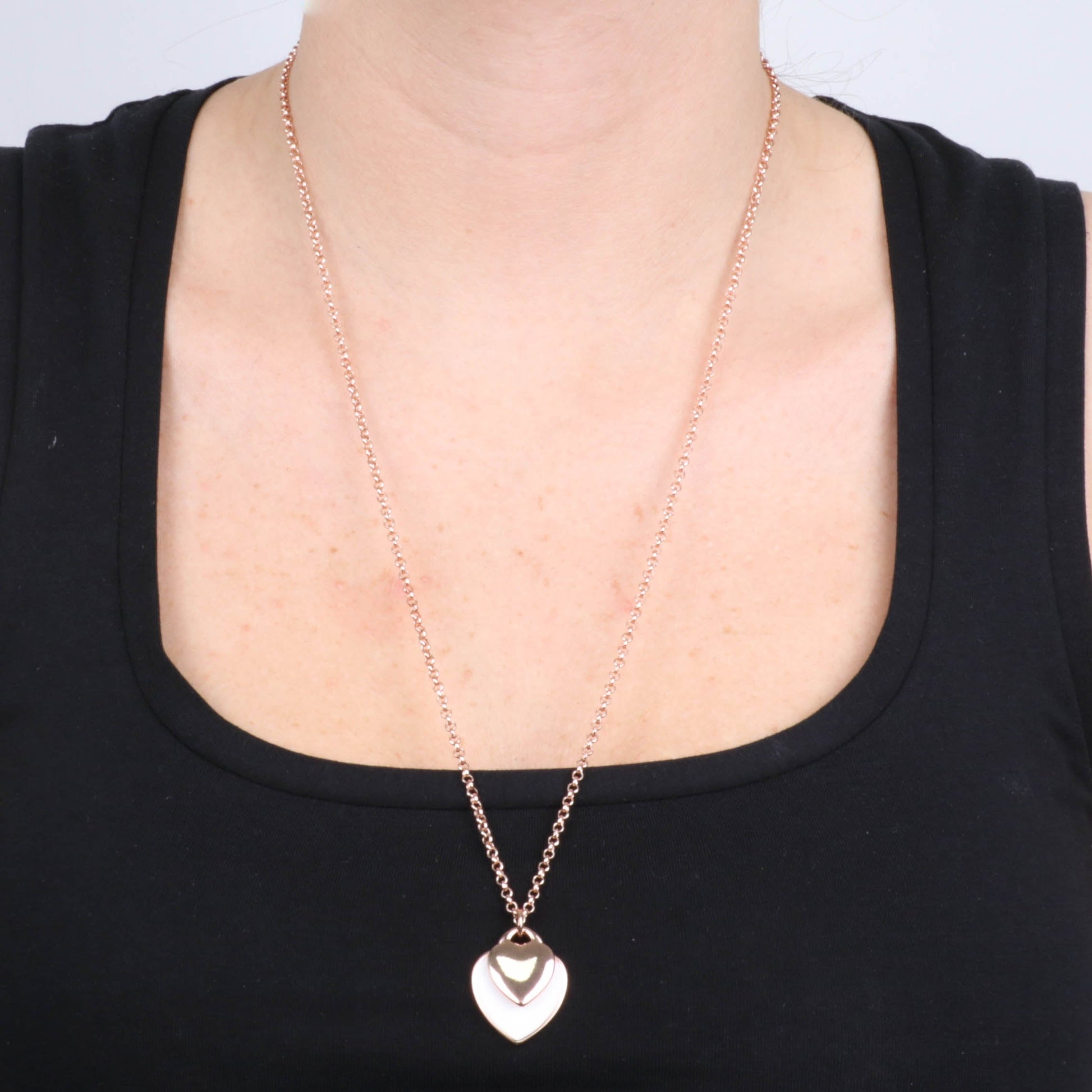 Metal necklace with heart pending in white enamel