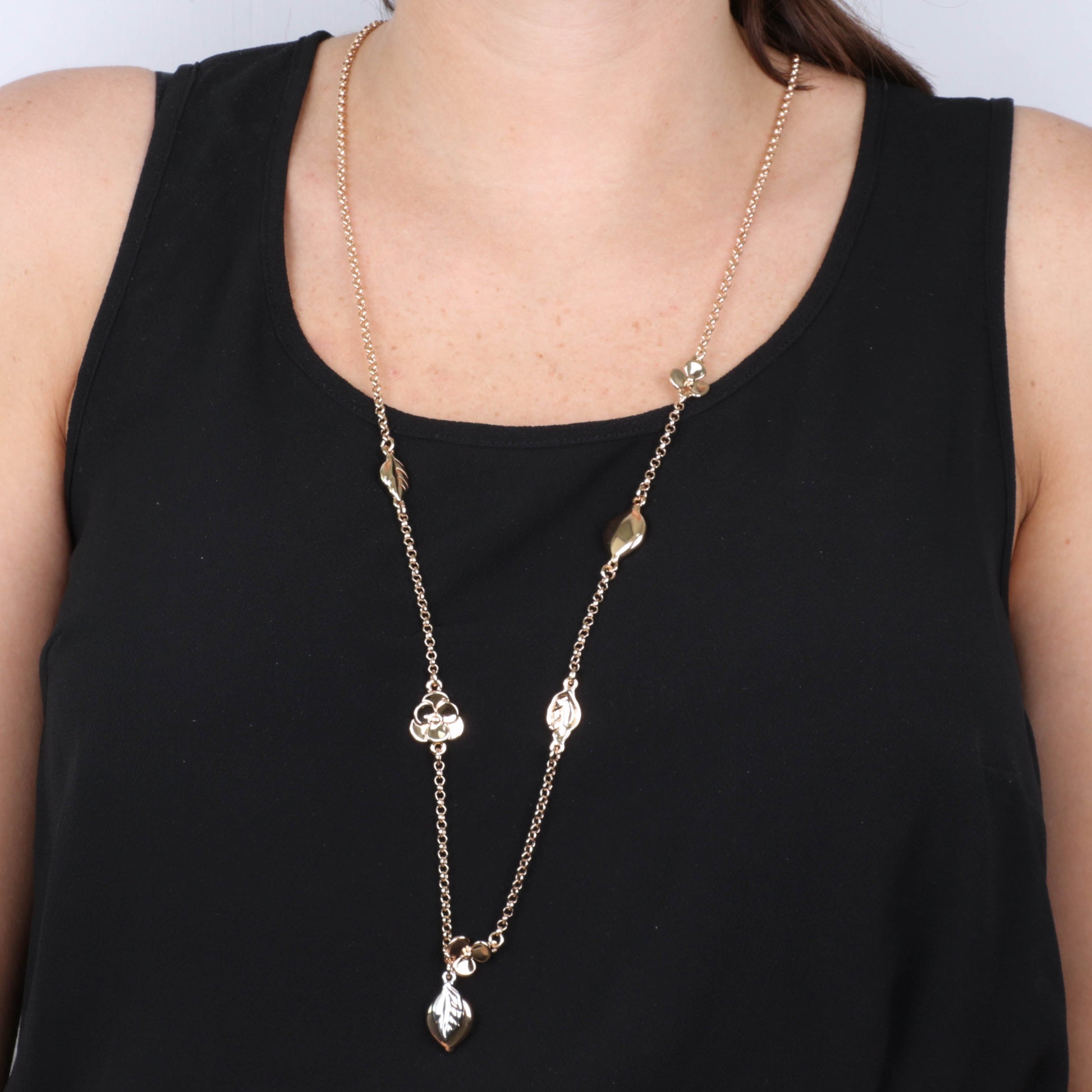 Long chain metal necklace, with lemon pendant with two -tone leaf