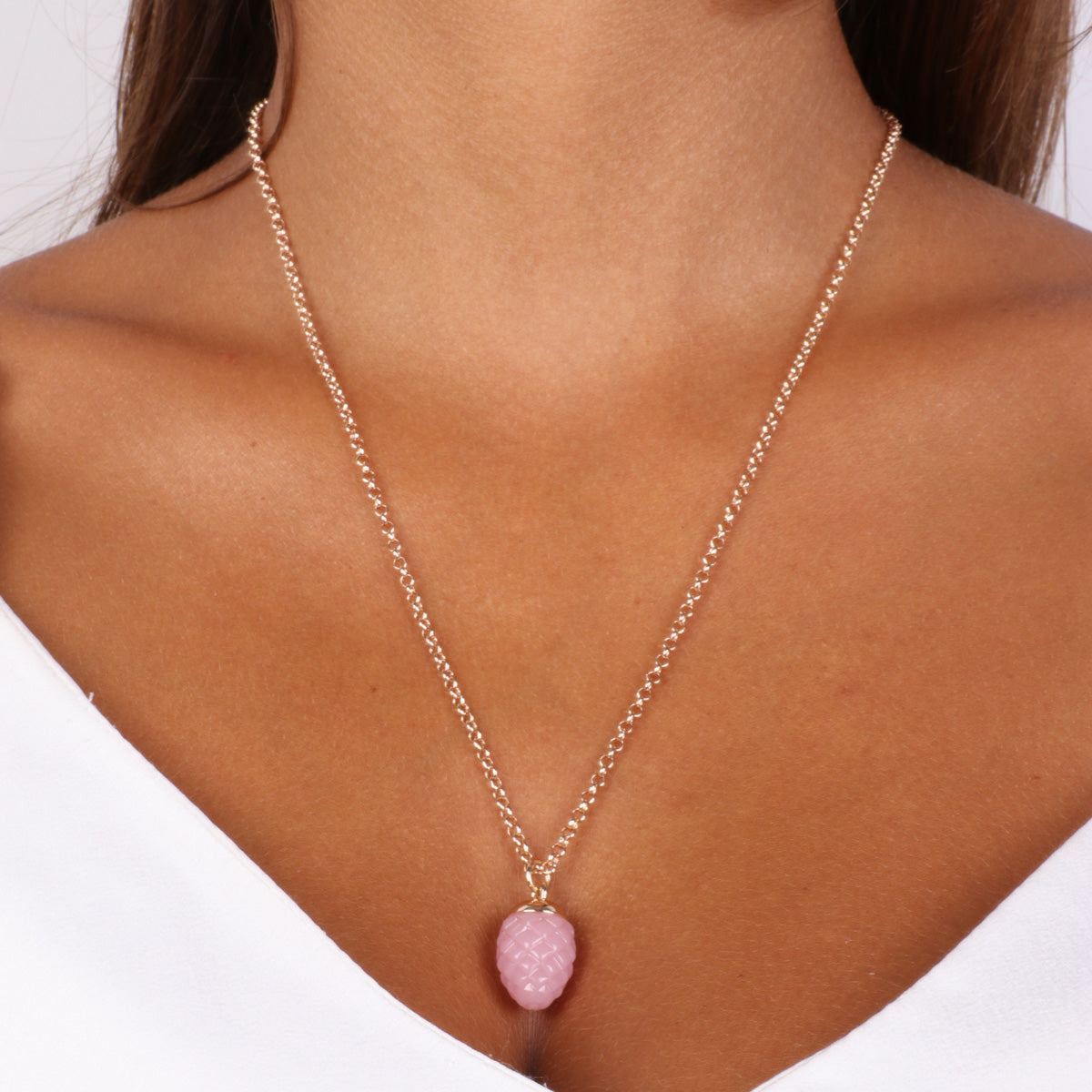Metal necklace with pink charming pine -shaped pendant