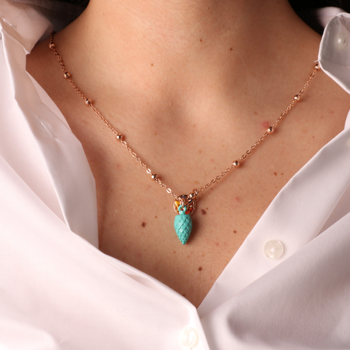 Metal necklace with turquoise and trinacria charcoal pine