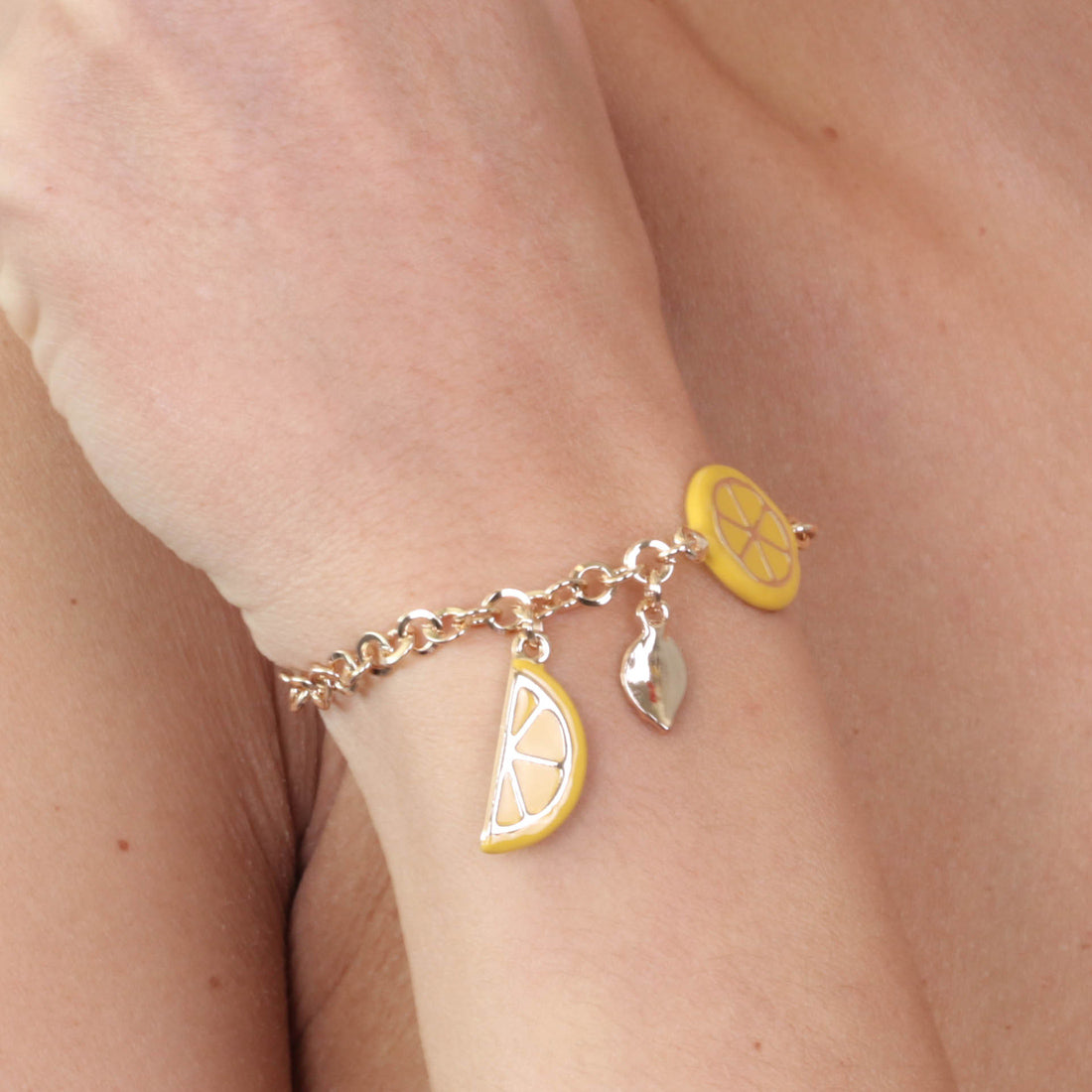 Rolò shirt metal bracelet, with sicily lemons charms pending embellished with colored glazes
