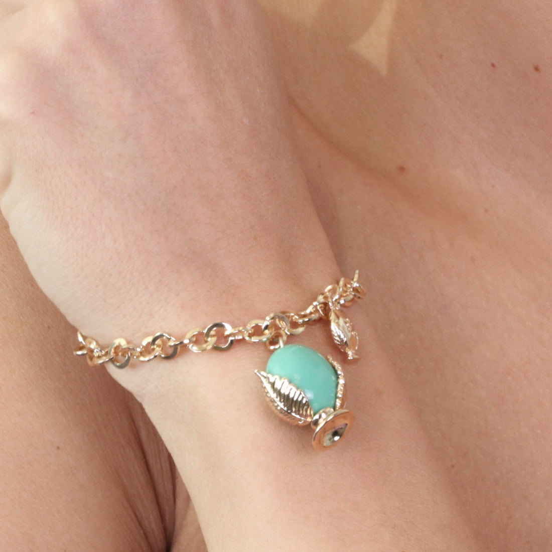 Metal bracelet with pendant Apulian pumo, embellished with green enamel and lateral mini pumo
