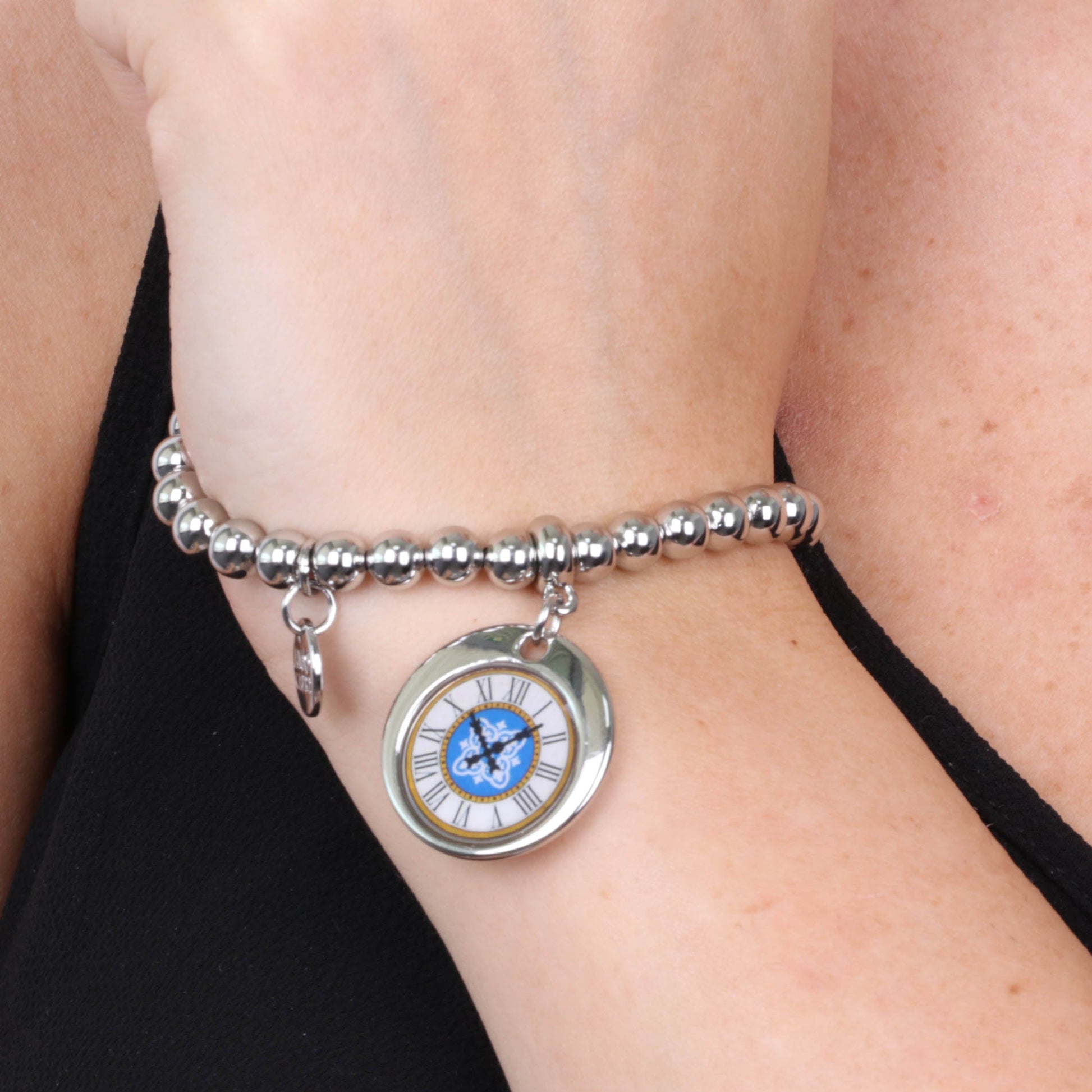 Metal bracelet spheres shirt, with capri clock symbol with colored glazes