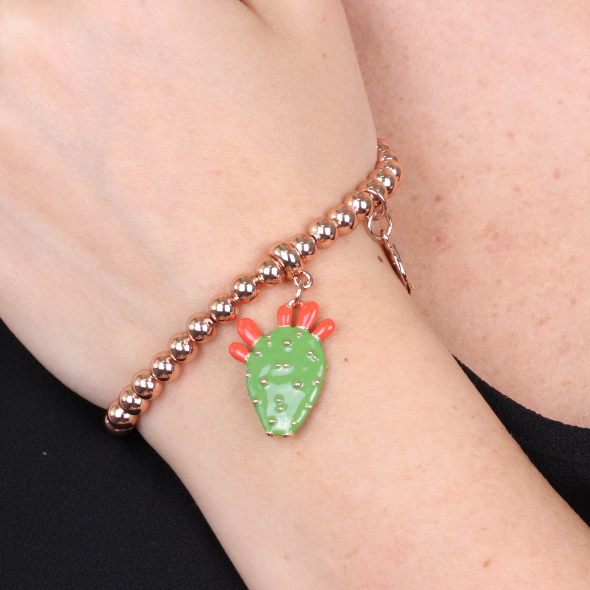 Metal bracelet spheres shirt, with pendant prickly pear, embellished with green enamel and red enamel tips
