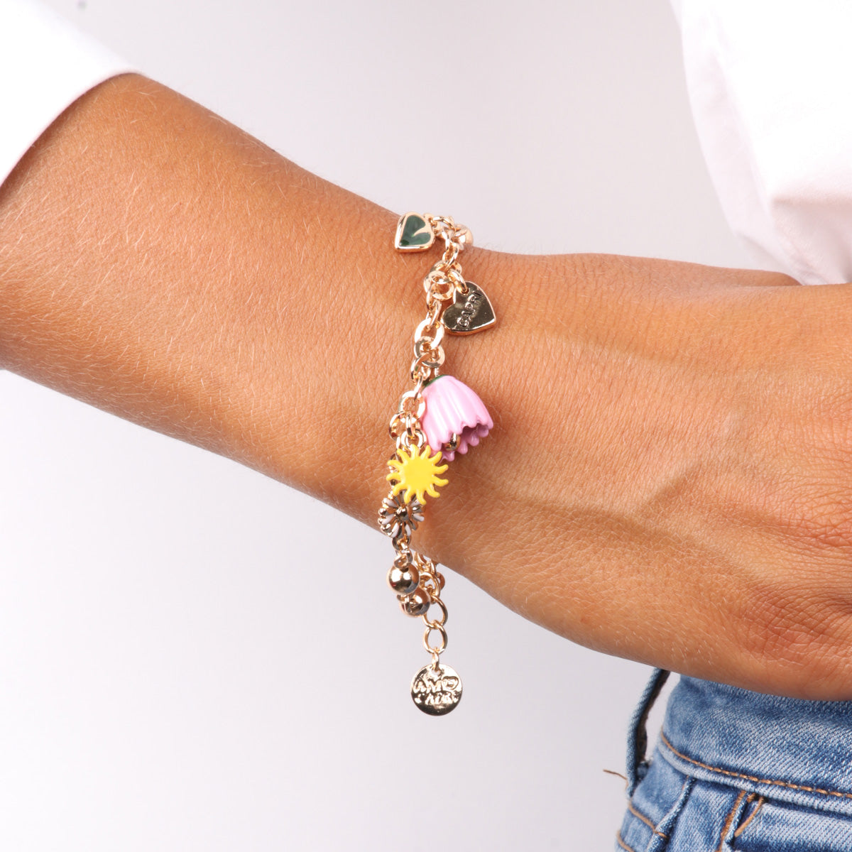 Metal bracelet with flower, sun, heart with capri writing, leaf and bell -shaped bell -shaped bell